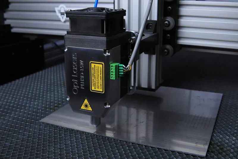 Corte a laser em alumínio